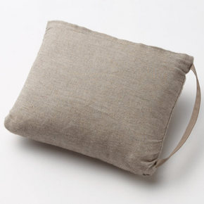 MUJI 脖子保暖棉法兰绒小巧便携羽绒毛毯 58元(日常195)