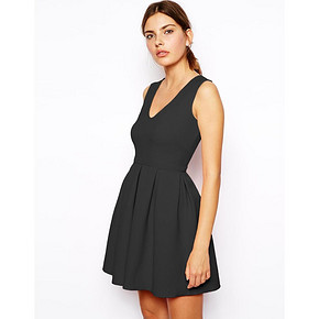ASOS 结构感V领溜冰连衣裙 94元