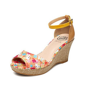 Daphne 达芙妮 Hello Kitty鱼嘴印花包跟凉鞋 79元包邮