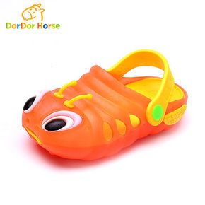 多多马 经典可爱毛毛虫儿童洞洞鞋 19元包邮(34-15券)