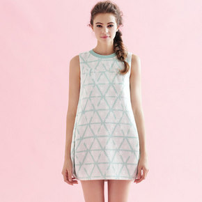 tune tune 新款雏菊蕾丝几何绣花背心裙 65元包邮(75-10券)