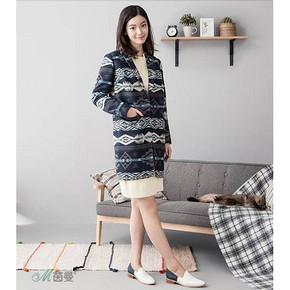 复古韵味# 茵曼 复古几何提花呢子大衣外套 299元包邮(399-100券)