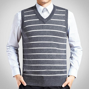 英伦儒雅# BANEBERRY 无袖条纹时尚V领背心毛衣 29.9元包邮(69.9-40券)