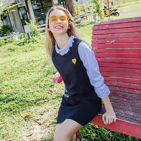 尼班诗 A字喇叭袖格子拼接连衣裙 118元包邮(138-20券)