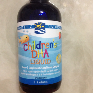 这款深海鳕鱼油，含有DHA等营养成分，能够在宝宝发育关键时