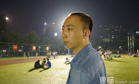 冯巩32岁儿子冯开诚近照曝光 与爸爸越长越像