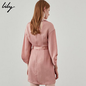 Lily秋新款女装 纯色V领收腰直筒灯笼袖连衣裙 118359C7930 199元