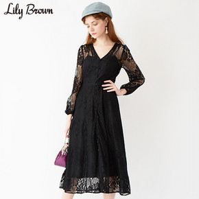 Lily Brown春夏法式V领优雅蕾丝露背茶歇连衣裙薄款LWFO181096 750元