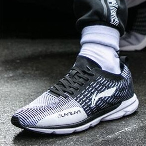 双11预售：LI-NING 李宁 光梭 2018款 男款跑鞋 118元包邮 ￥118