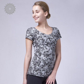 easyoga La veda 新品 女款 专业瑜伽服 桃型领剪接短袖上衣 378元