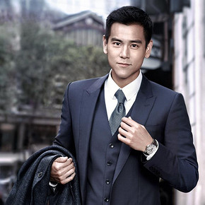 浪琴（LONGINES） L26734783 名匠系列月相机械腕表 25000元