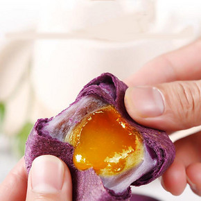 奶香芋泥酥流心雪媚娘蛋黄酥糕点食品